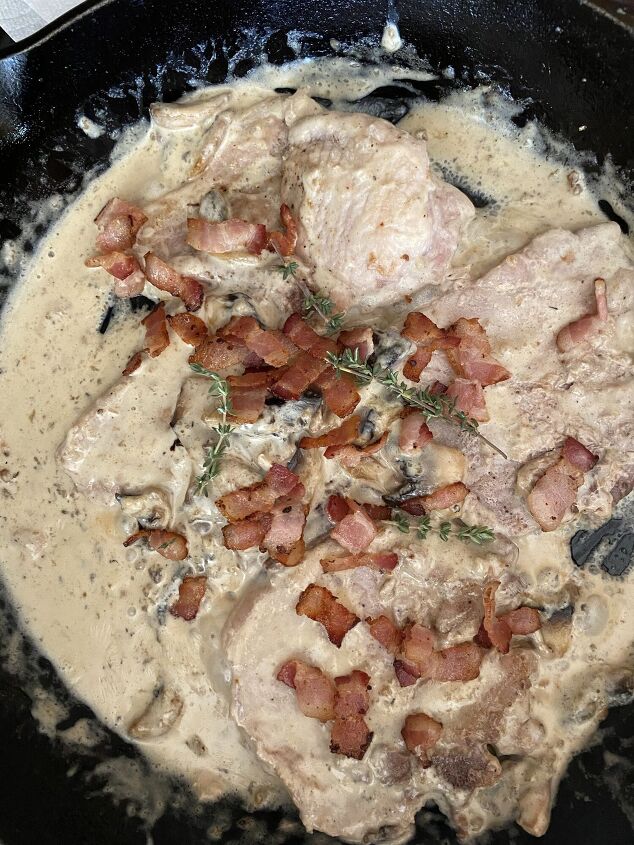 smothering pork chops with mushrooms bacon and gravy