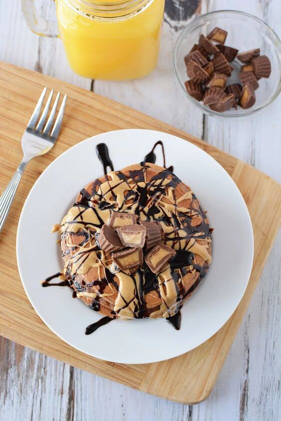 chocolate peanut butter pancakes, Peanut Butter Pancakes with chocolate and pb cups