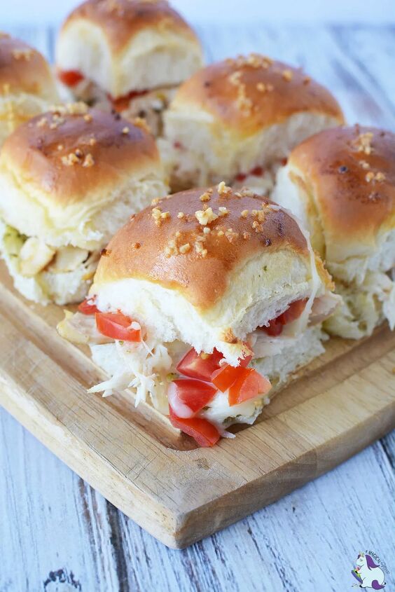 pesto chicken sliders recipe for tasty game day party food, Chicken sliders with pesto