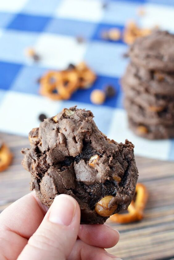 delicious chocolate caramel pretzel cookies recipe, How to make Chocolate Caramel Pretzel Cookies