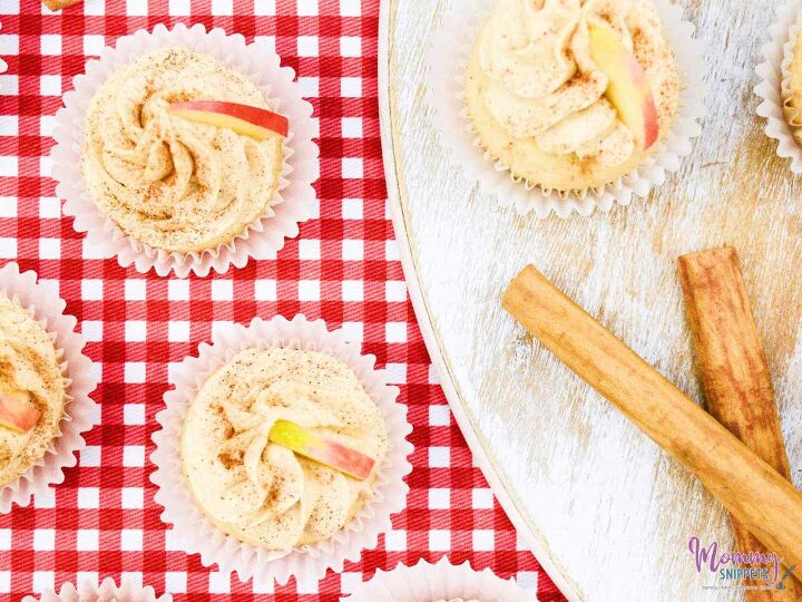 how to make apple cider cupcakes with cinnamon buttercream frosting, apple cider cupcakes