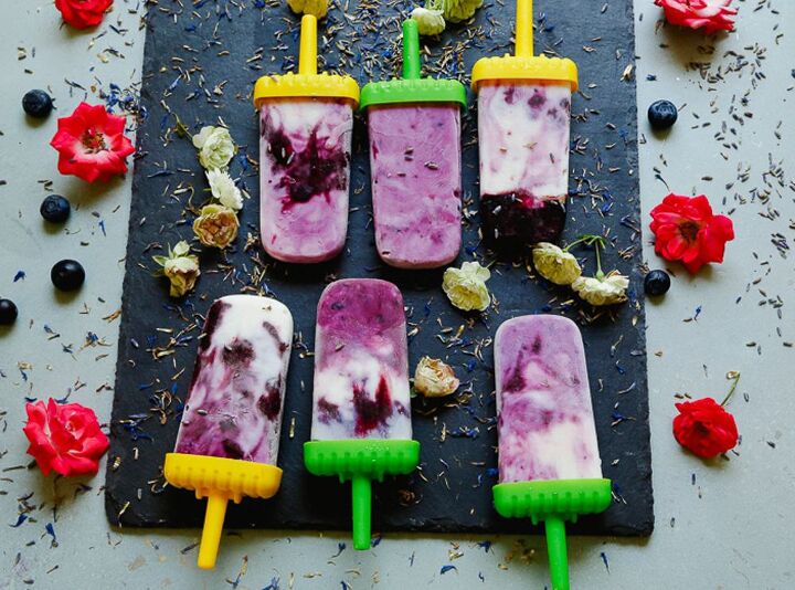 blueberry lavender popsicles dairy free, A row of delicious dairy free blueberry lavender popsicles made with coconut milk