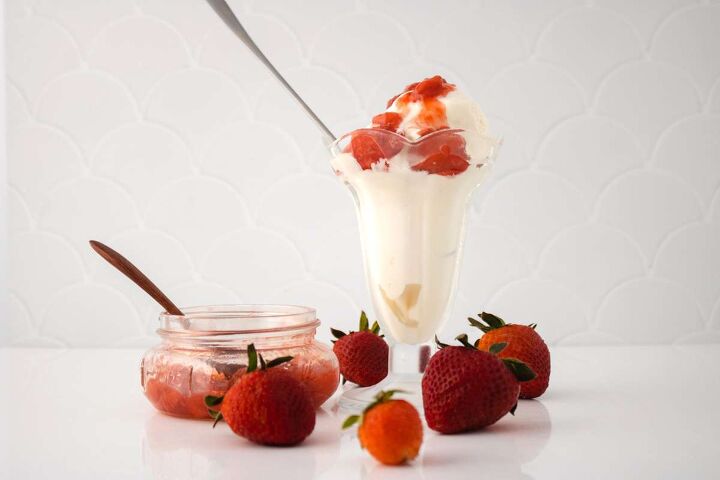 easy no churn vanilla bean ice cream recipe, Strawberry Topping Ice Cream