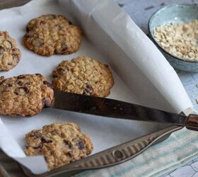 how to make delicious vegan chocolate chip oatmeal cookies, A tray with oatmeal cookies