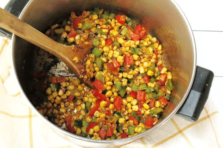 creamy mexican bean soup with corn, Cook the corn and peppers