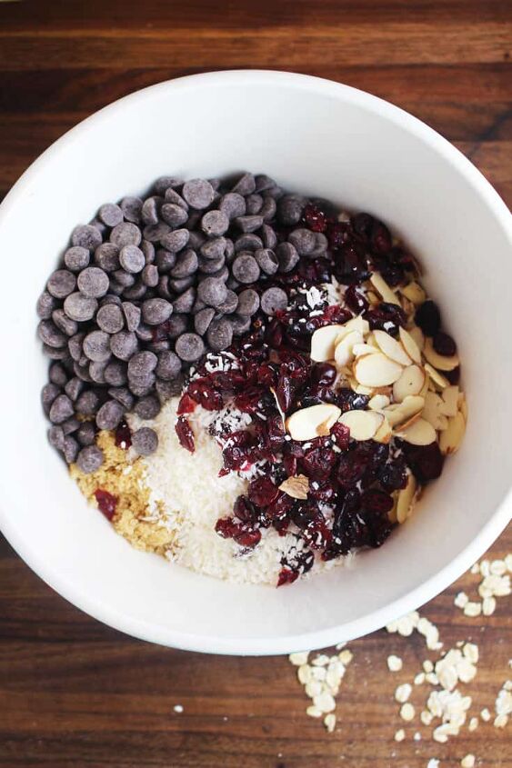 chewy granola bars, Dry ingredients and mix ins in a mixing bowl for chewy granola bars