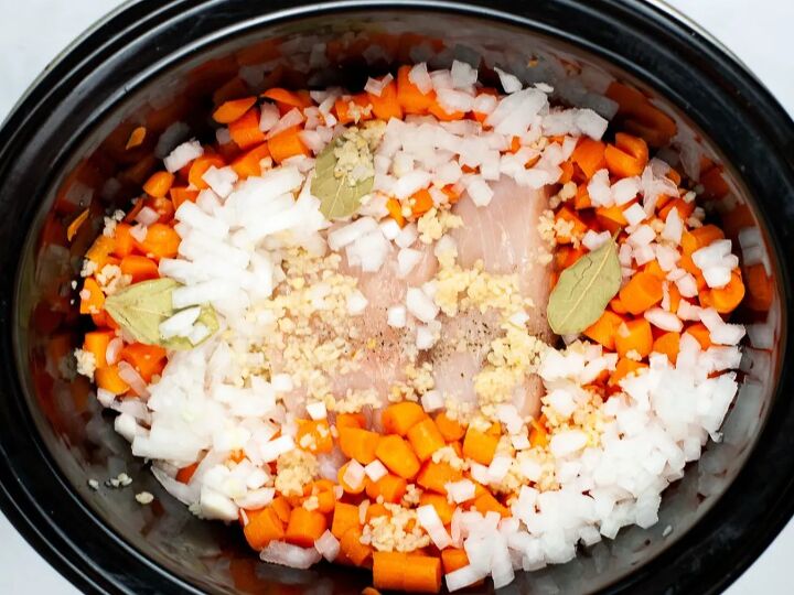 slow cooker turkey noodle soup, turkey and vegetables in slow cooker