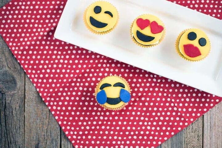 adorable emoji cupcakes recipe, Adorable Emoji Cupcakes Recipe