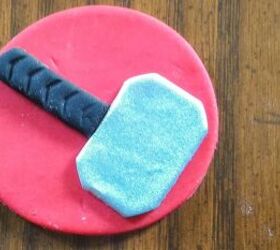 thor ragnorok inspired cupcake recipe, Fondant hammer for Thor cupcake