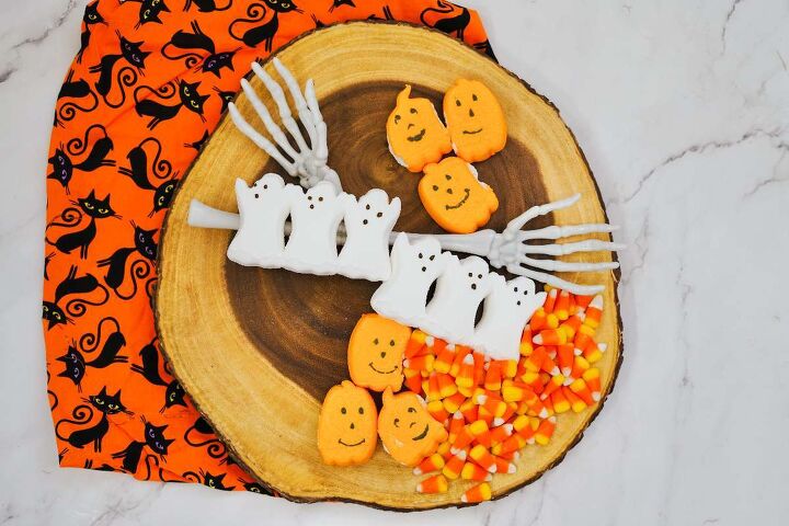 spooky s mores haunted halloween charcuterie board, Cute Halloween Charcuterie