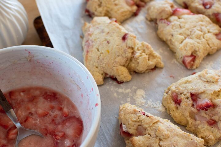 simple strawberry scones