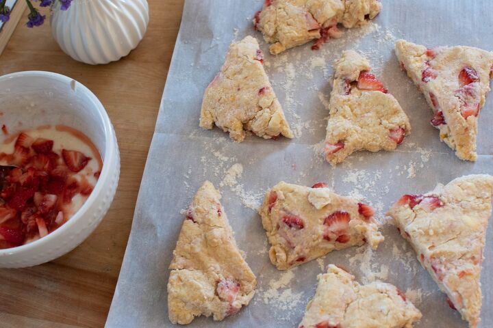 simple strawberry scones