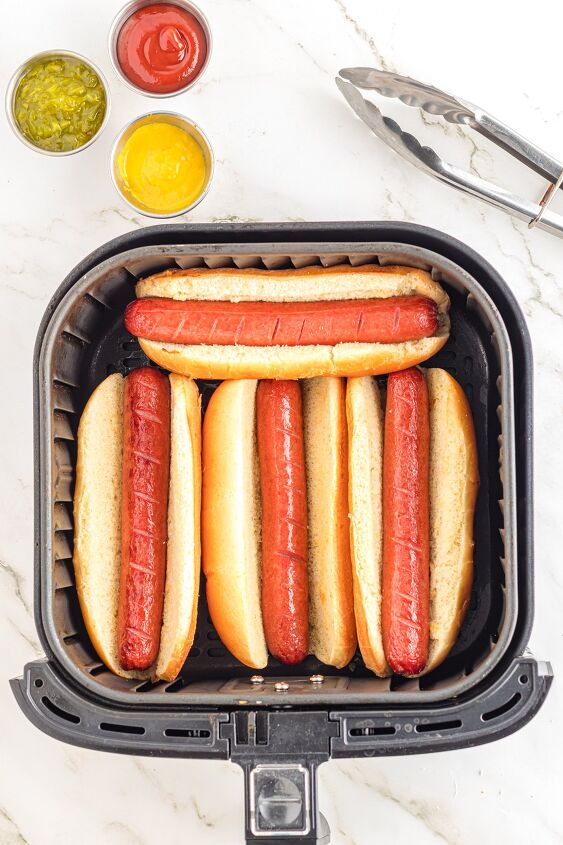 air fryer hot dogs, Toasting hot dog buns in air fryer