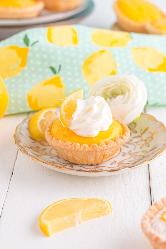 easy mini lemon tarts, Mini lemon tarts on plate topped with whipped cream