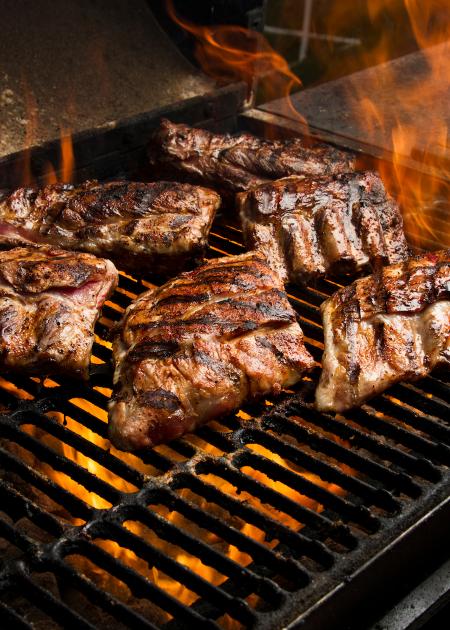 how to enjoy delicious ribs without the salt, BBQ Ribs on the grill with flames