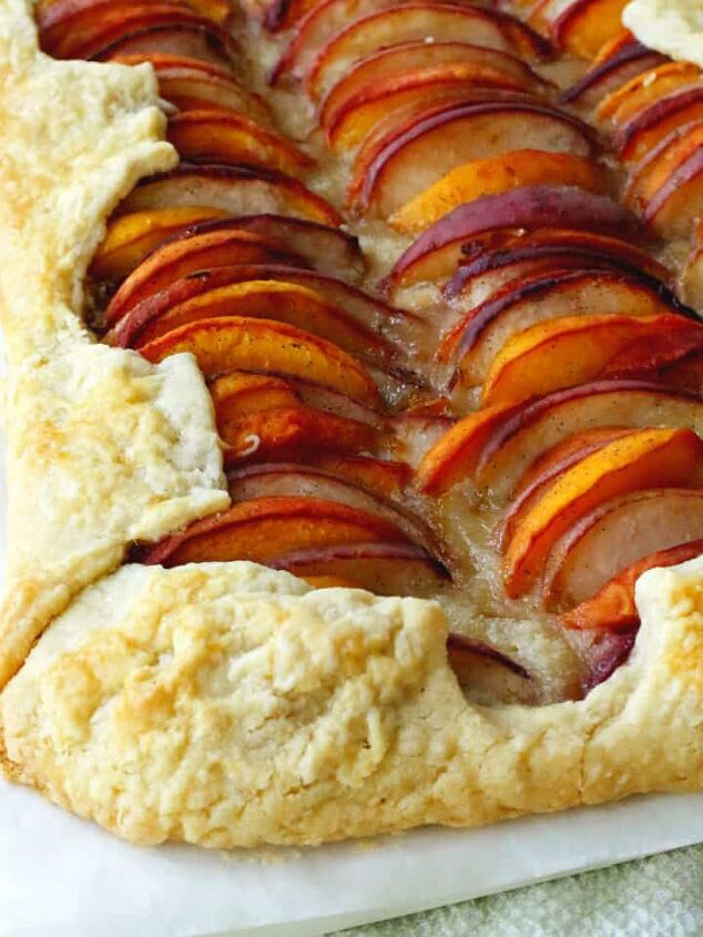 puff pastry fruit tarts, A peach tart with slices of peaches lining the tart
