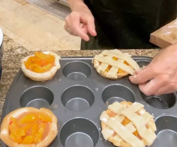 how to make a spectacular peach pie the easy way, Mini peach pies topped with a lattice crust