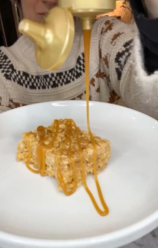 it s so easy how to make quick and luxurious salted caramel rice kris, drizzling salted caramel on rice krispies squares