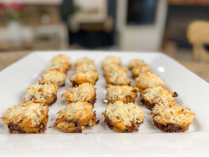 it s so easy how to make quick and luxurious salted caramel rice kris, Little magic cookie bars made in a muffin tin