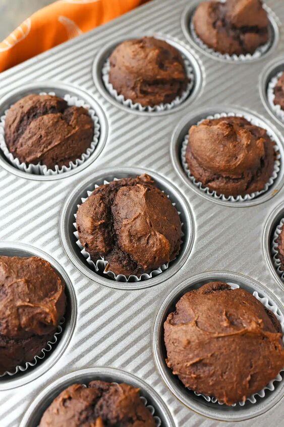 2 ingredient chocolate pumpkin muffins, Fluffy pumpkin muffins in a cupcake pan