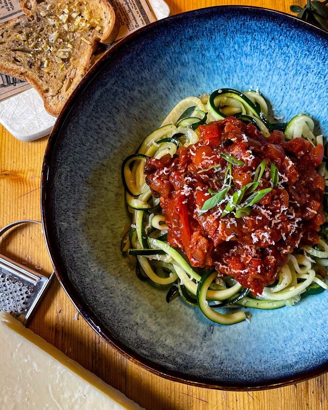 spicy and smokey tomato courgetti