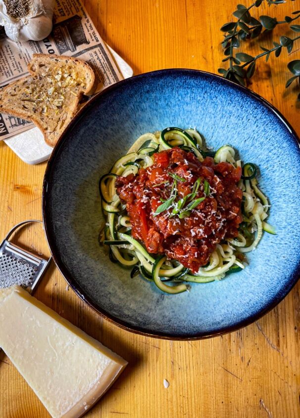 spicy and smokey tomato courgetti