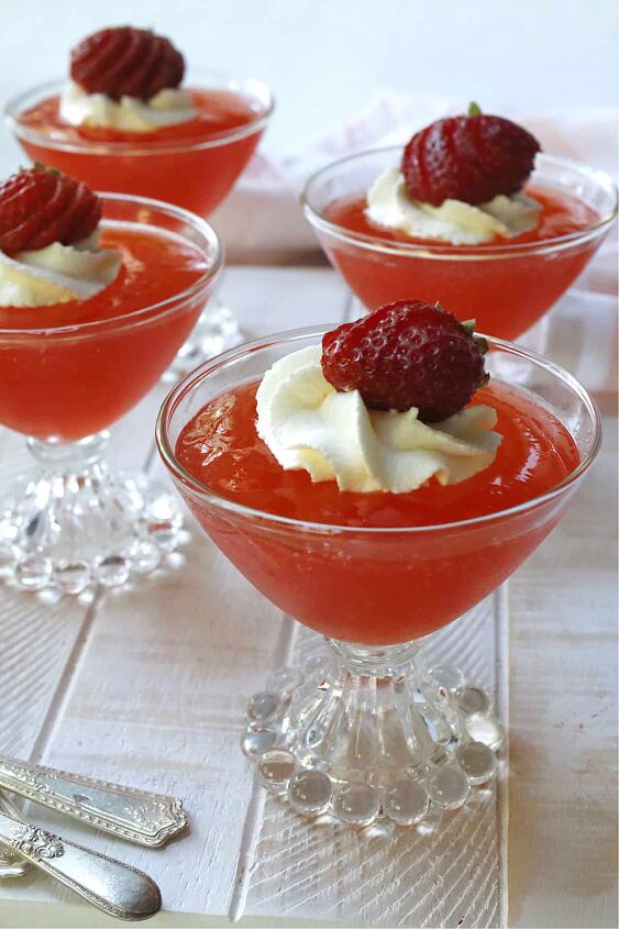 strawberry gelee with chardonnay, Strawberry gelatin dessert