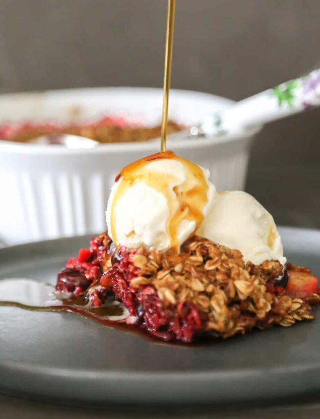 apple and berry crumble with healthy crumble topping, apple and berry cobbler with vanilla ice cream and sauce drizzled on top