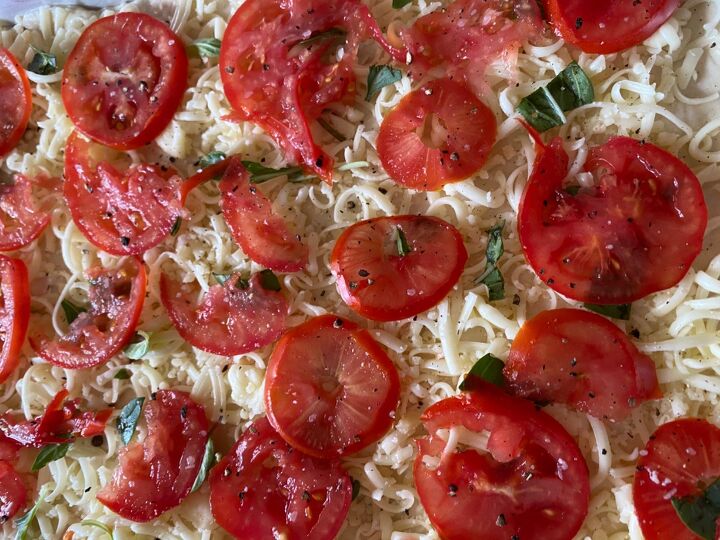 summer tomato thin crust pizza