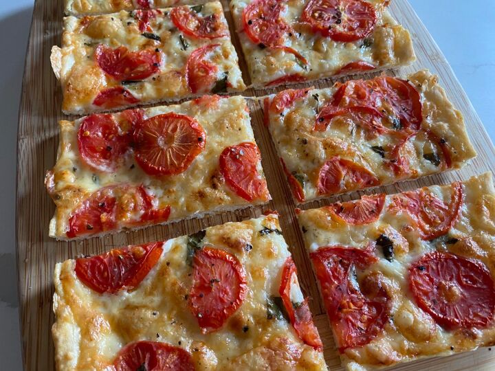 summer tomato thin crust pizza