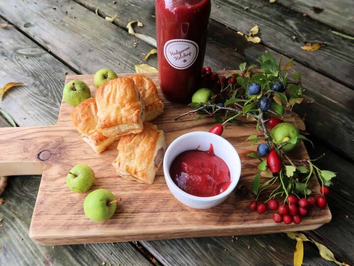 This delicious hedgerow ketchup recipe is a fabulous way to take advantage of the autumn bounty found in our beautiful hedgerows