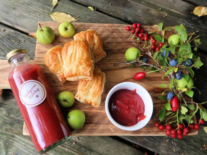 This delicious hedgerow ketchup recipe is a fabulous way to take advantage of the autumn bounty found in our beautiful hedgerows