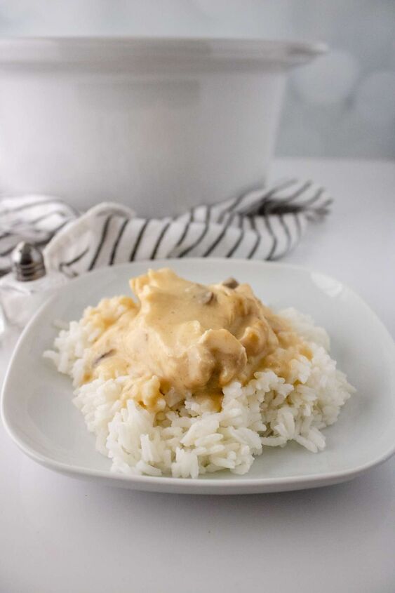 easy slow cooker smothered chicken recipe, Slow Cooker Smothered Chicken Recipe