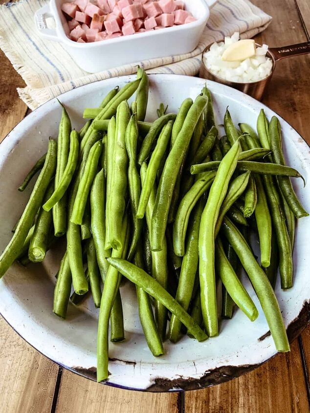 barbequed green beans with ham, Washed and stemmed fresh green beans