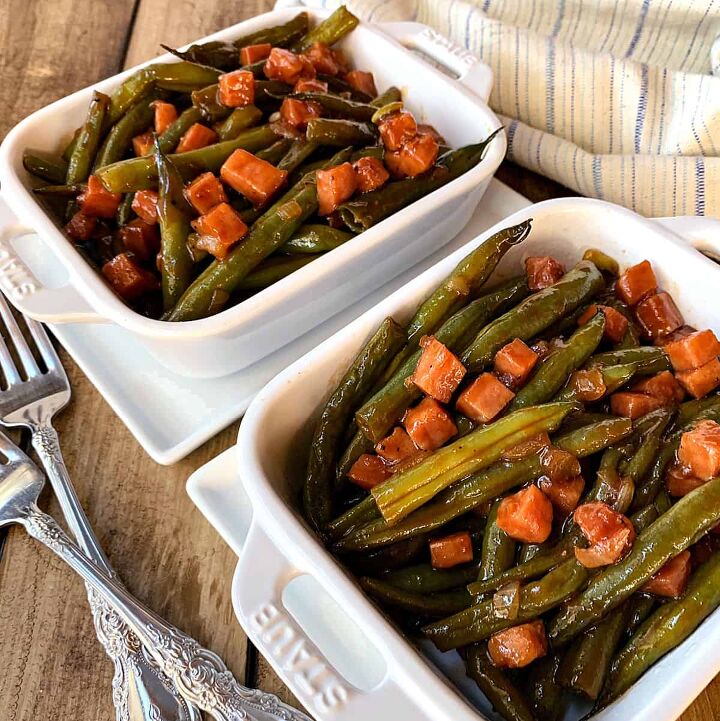 barbequed green beans with ham, Serve the beans in casserole dishes