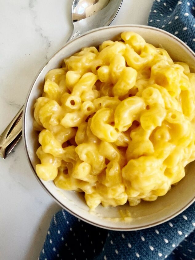 homemade macaroni and cheese, Homemade Macaroni and Cheese in a white bowl close up