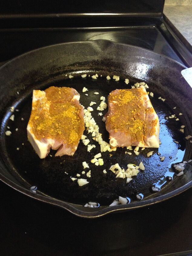 pork chops with turmeric and garlic