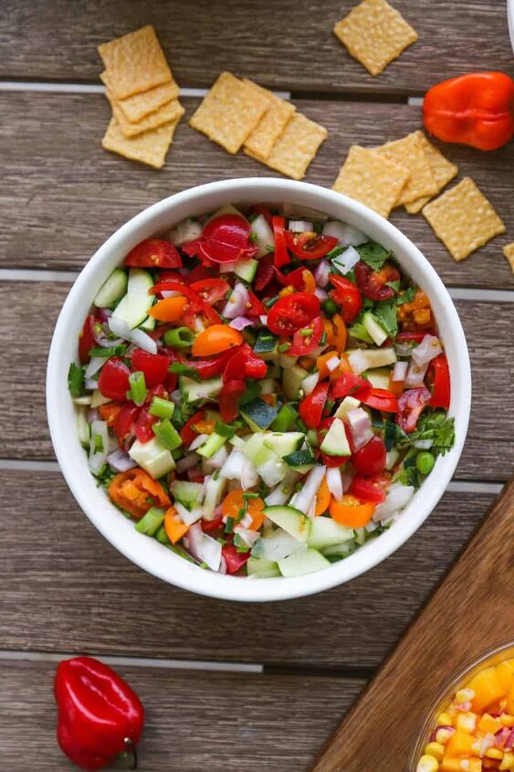 garden fresh salsa, bowl of fresh garden salsa with chips and habanero peppers