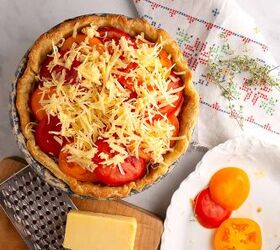 simple tomato tart, Layer of grated cheese on top of the tomatoes