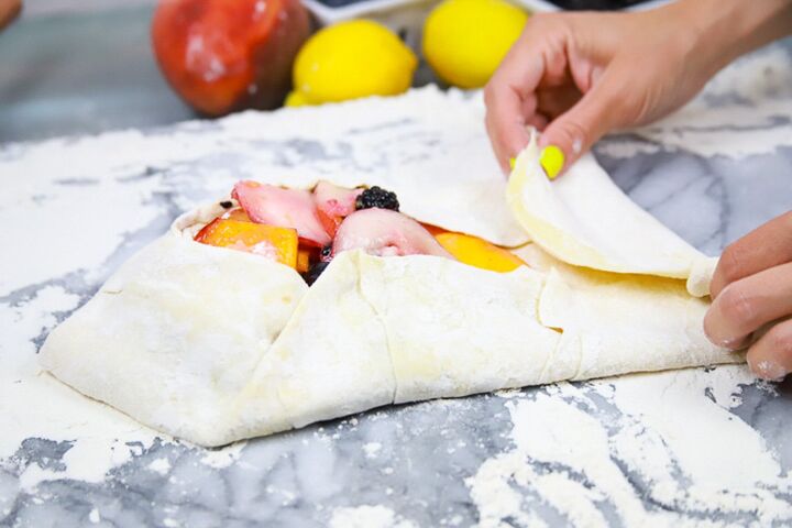 peach galette with puff pastry, easy peach puff pastry recipe