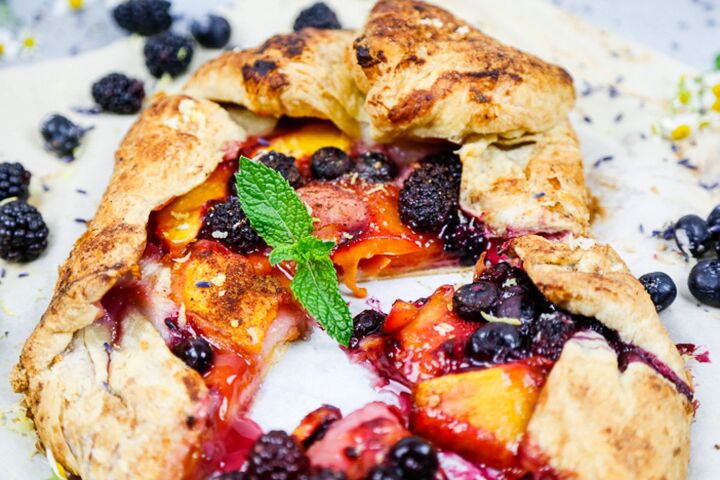 peach galette with puff pastry, How to Serve Peach Galette