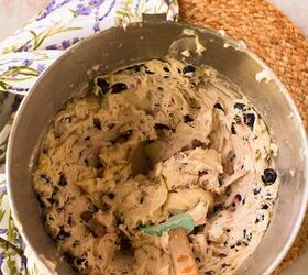 blueberry christmas cake, Standmixer bowl with berry cake batter inside