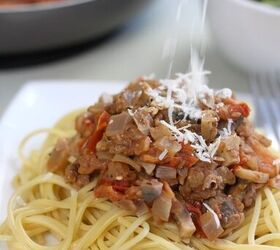 <b>Our dinner suggestion:</b> Mushroom & walnut bolognese