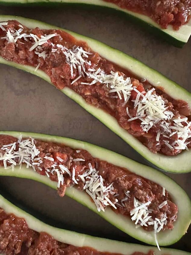 zucchini boat stuffed with an easy bolognese sauce