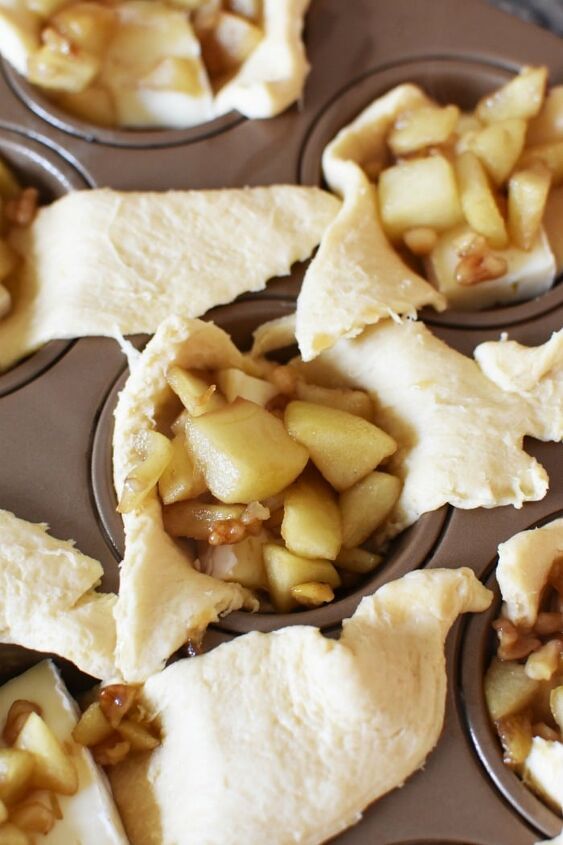 apple crescent bombs with brie, Sweet Apple and Brie Crescents 1