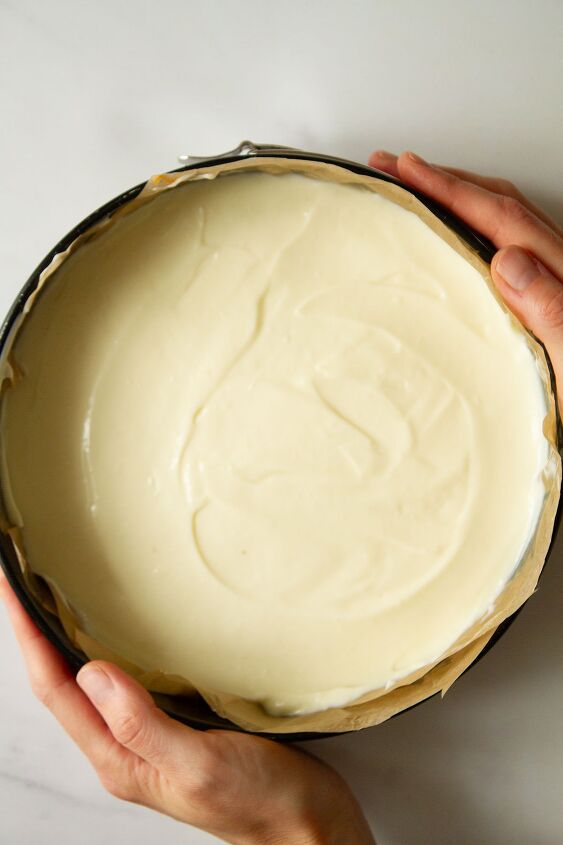 philadelphia condensed milk no bake strawberry cheesecake, Spooning the filling onto the crust and spreading until even