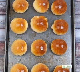 easy homemade dinner rolls recipe, homemade dinner rolls fresh from the oven