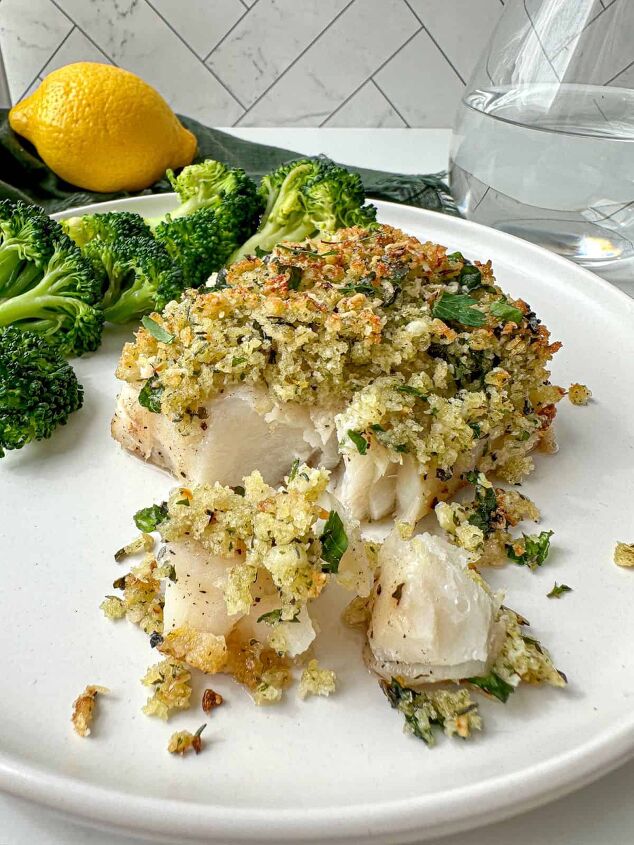 baked panko crusted cod, Inside view of baked cod with crispy crust Flaky cod pieces are scattered on the plate Inside of cod is white and moist