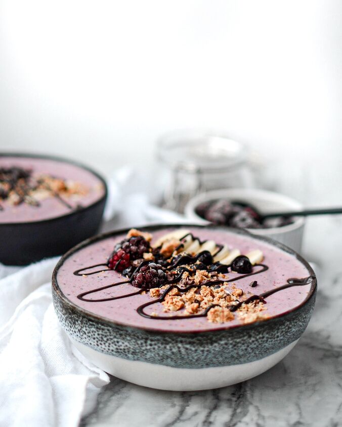 summer berries and banana smoothie bowl