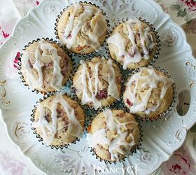 Raspberry–Cream Cheese Muffins